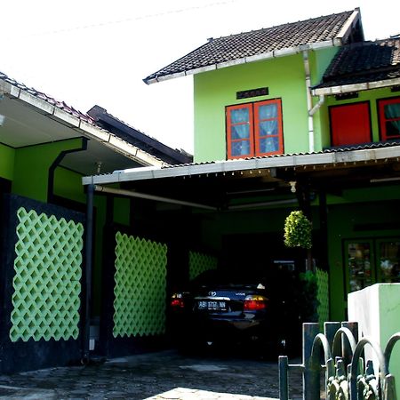Bayu Murti Homestay Джокьякарта Экстерьер фото
