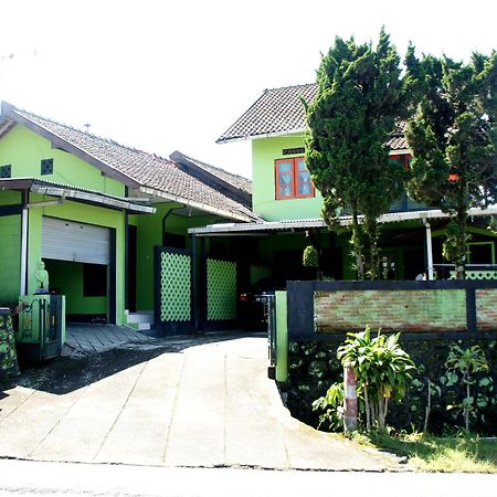 Bayu Murti Homestay Джокьякарта Экстерьер фото